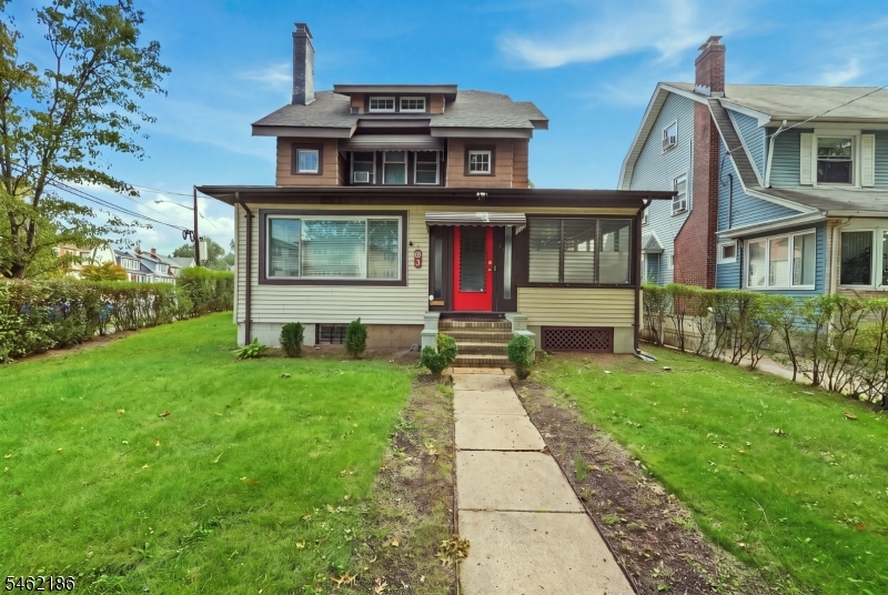 83 Franklin St Property Photo 1