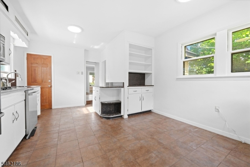 83 Franklin St Property Photo 9