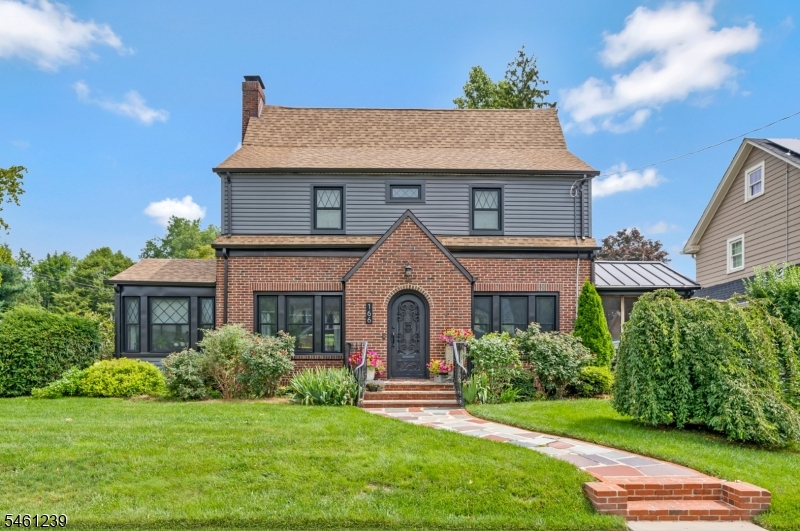 166 Sandford Ave Property Photo 1