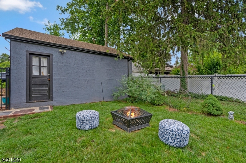166 Sandford Ave Property Photo 46