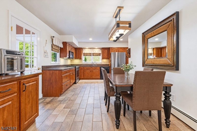 27 Strickland Ave Property Photo 6