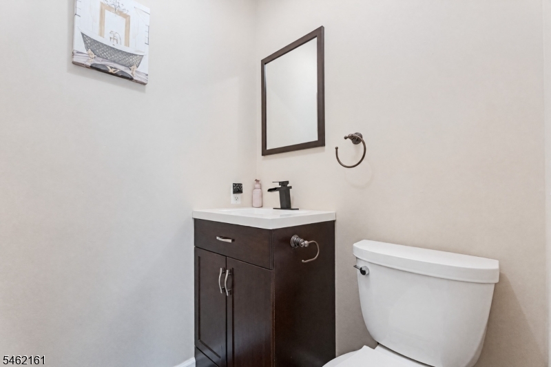27 Strickland Ave Property Photo 8