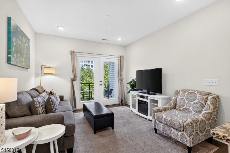 1 Vanderbilt Blvd 303 Property Photo 9