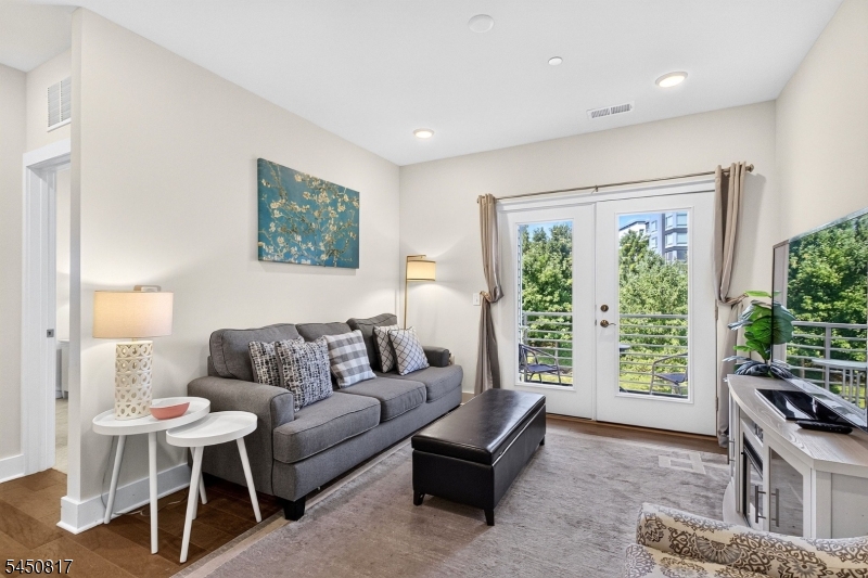 1 Vanderbilt Blvd 303 Property Photo 10