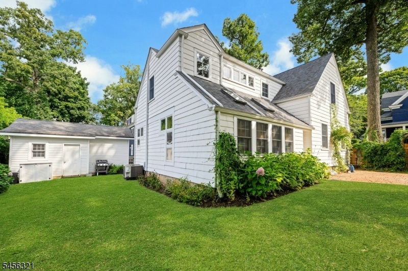 12 Hillside Ave Property Photo 33