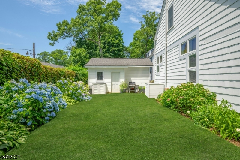 12 Hillside Ave Property Photo 34