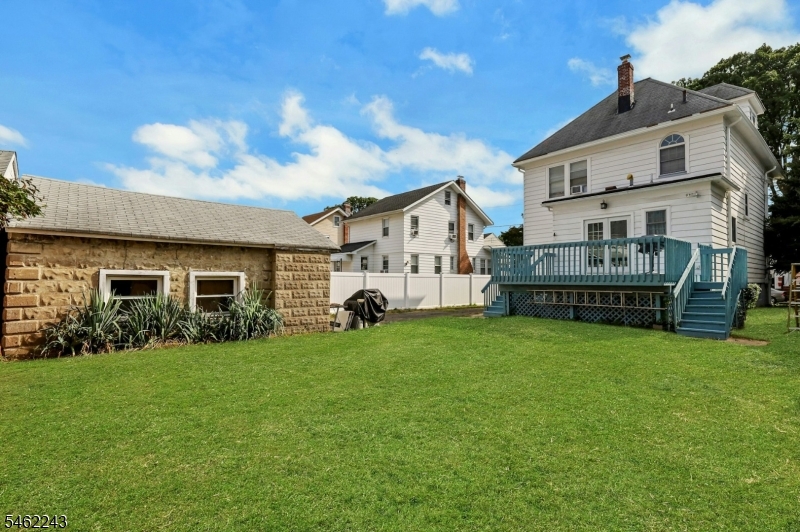 181 Linden Ave Property Photo 4