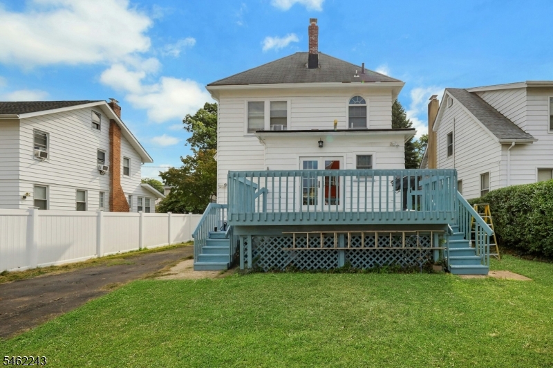 181 Linden Ave Property Photo 5