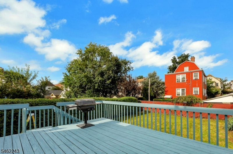 181 Linden Ave Property Photo 6