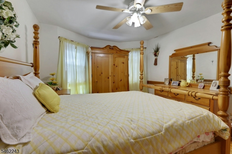 181 Linden Ave Property Photo 24