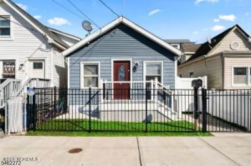 20 Highland Ave Property Photo 1