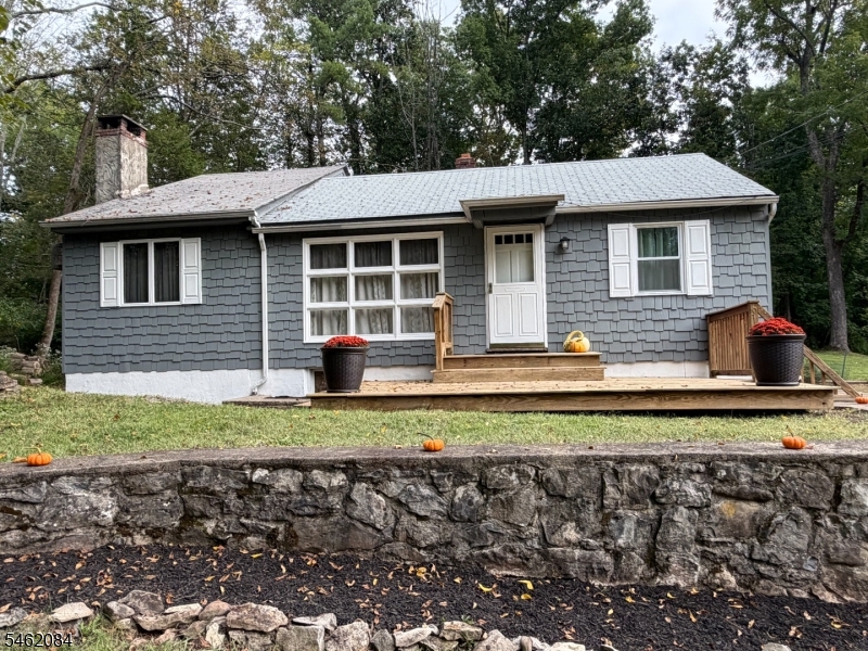 916 Cedar Dr Property Photo 1