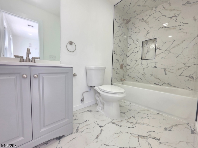 112 Arthur St Property Photo 5