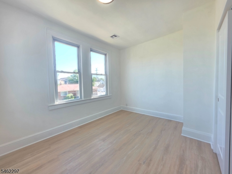112 Arthur St Property Photo 6
