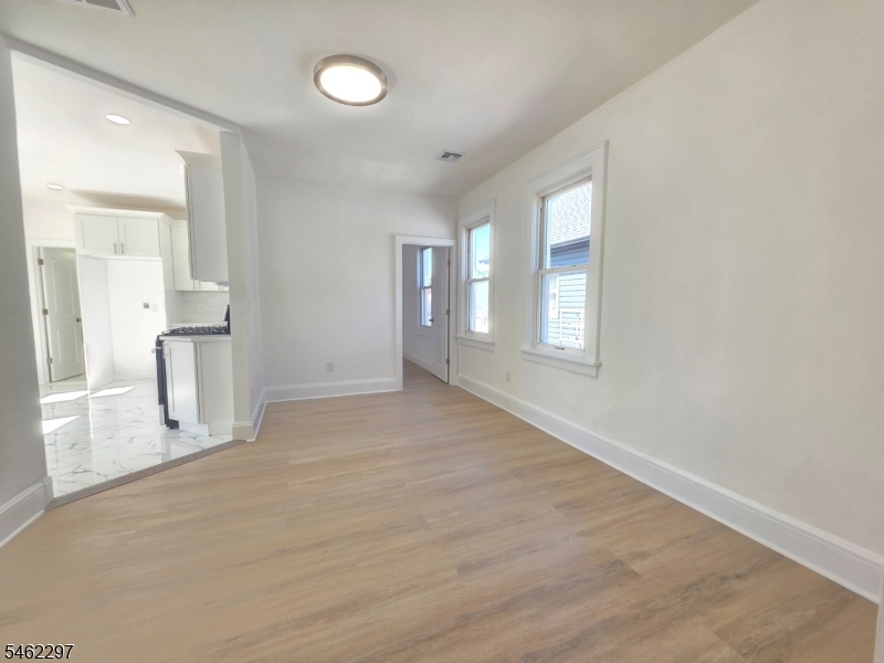 112 Arthur St Property Photo 8