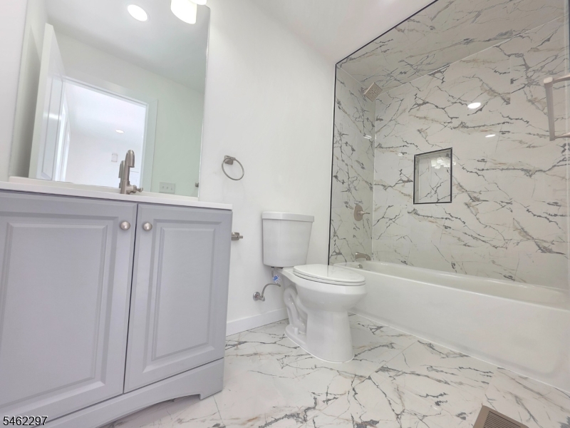 112 Arthur St Property Photo 12