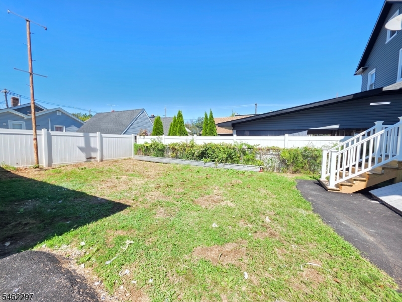 112 Arthur St Property Photo 18