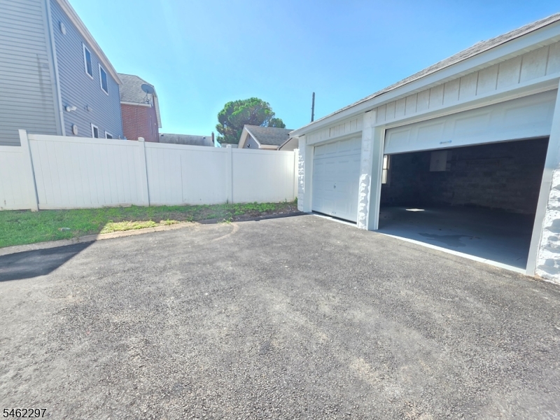 112 Arthur St Property Photo 19