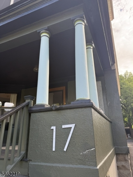 17 Oxford St Property Photo 2