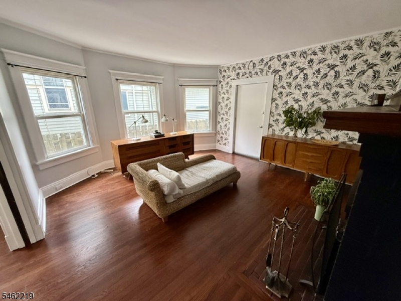 17 Oxford St Property Photo 6