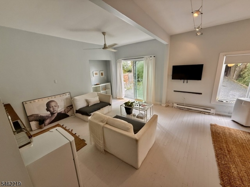 17 Oxford St Property Photo 7