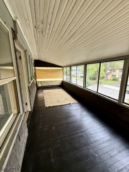 17 Oxford St Property Photo 16