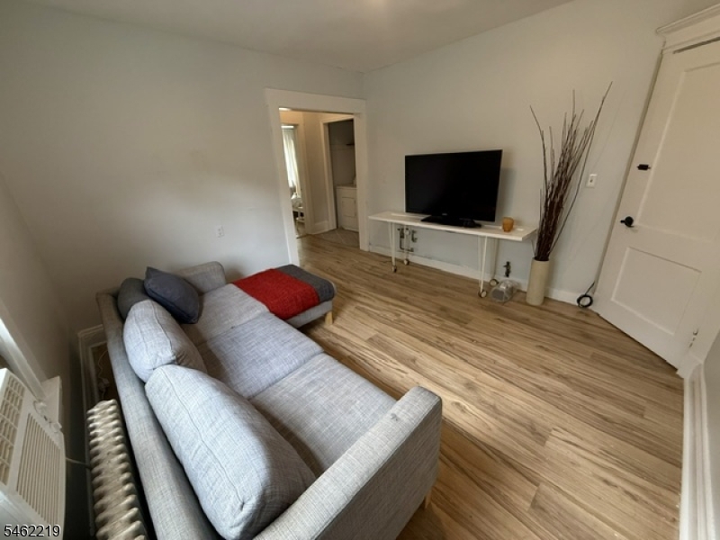 17 Oxford St Property Photo 20