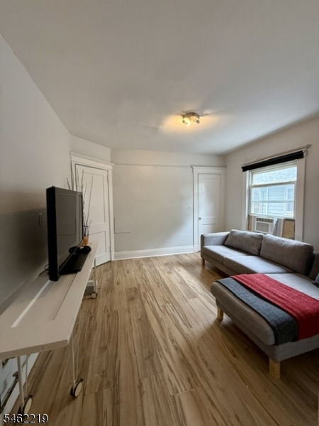 17 Oxford St Property Photo 21