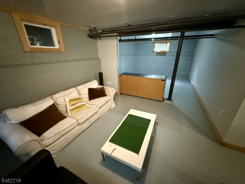 17 Oxford St Property Photo 33