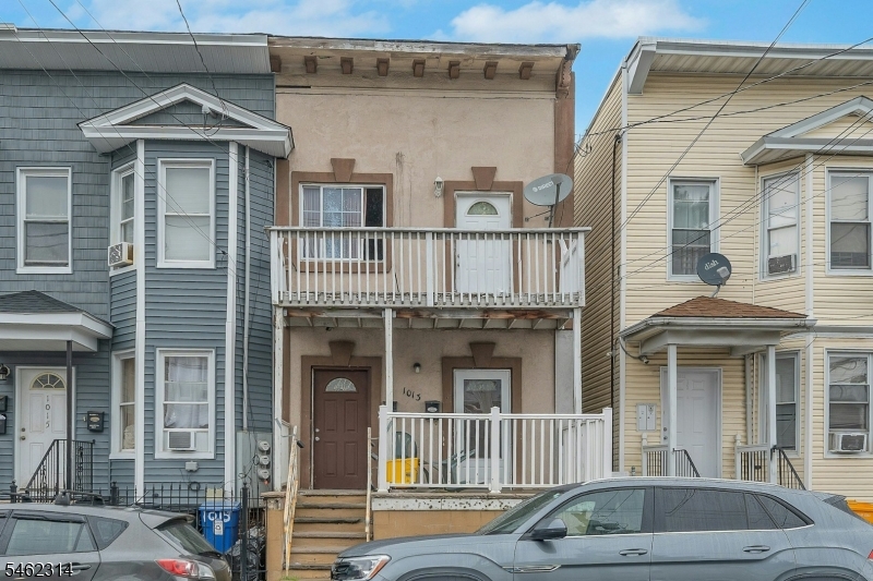 1013 Flora St Property Photo 1