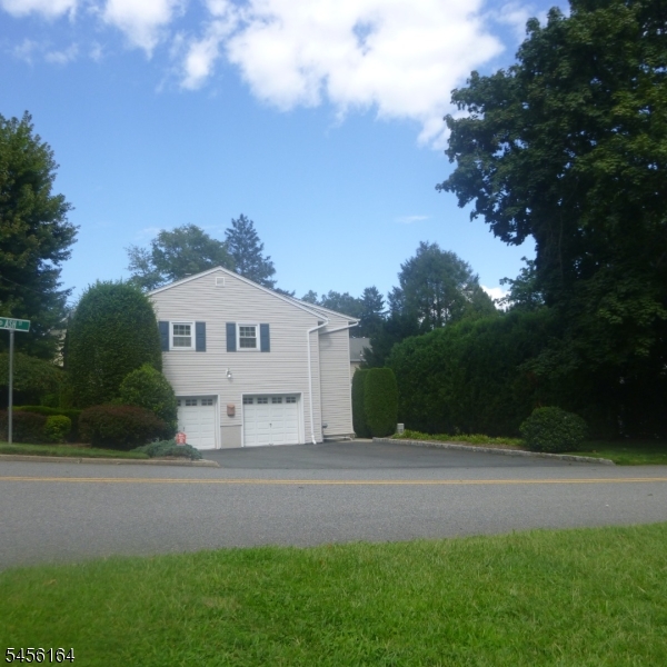 407 Lafayette Ave Property Photo 4