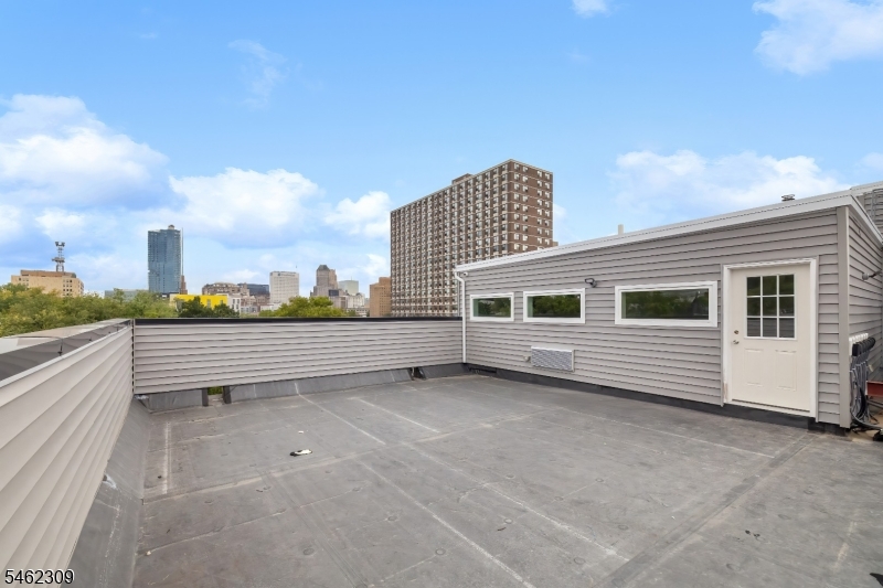 449 Washington St Property Photo 23