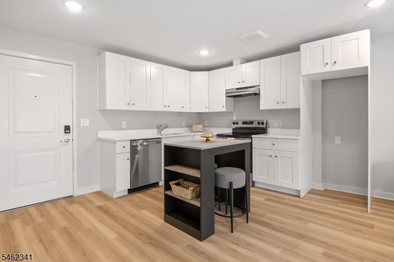 449 Washington St Property Photo 2