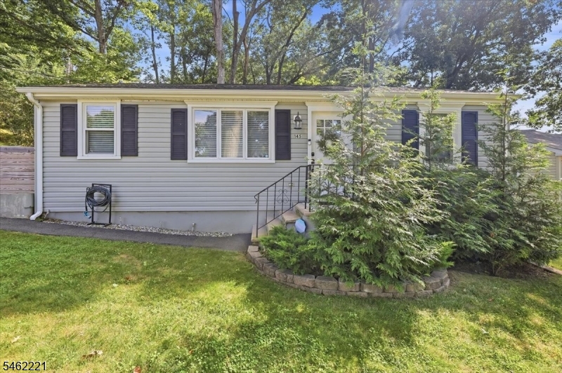 145 S New York Ave Property Photo 1