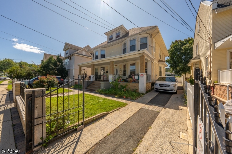 324 Chilton St Property Photo 4