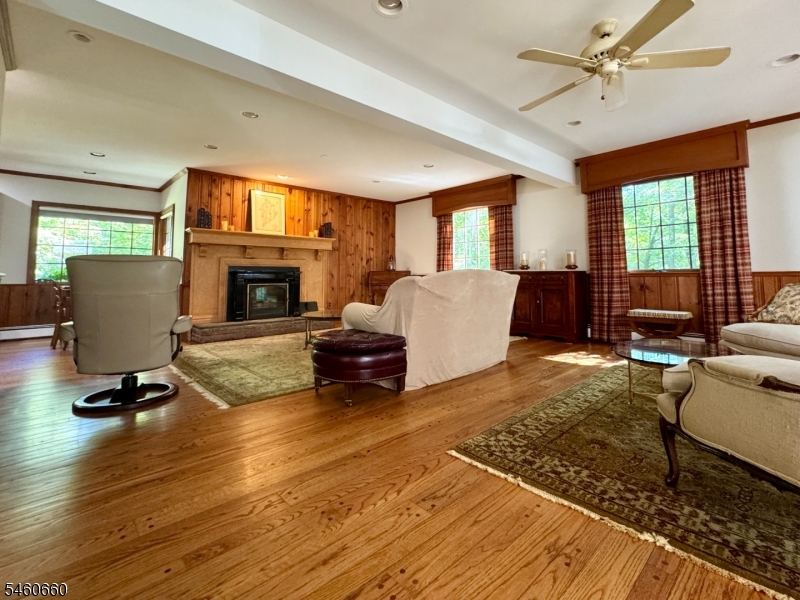 463 Laurel Ln Property Photo 17