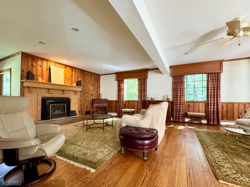 463 Laurel Ln Property Photo 18