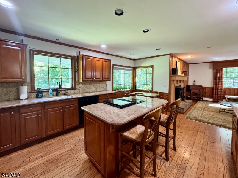 463 Laurel Ln Property Photo 23