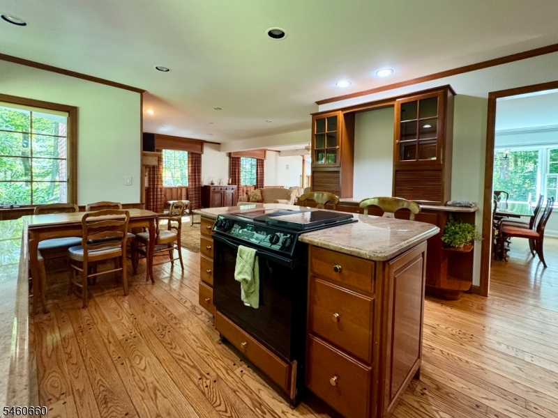 463 Laurel Ln Property Photo 24