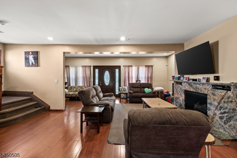 39 Richmond Ave Property Photo 5