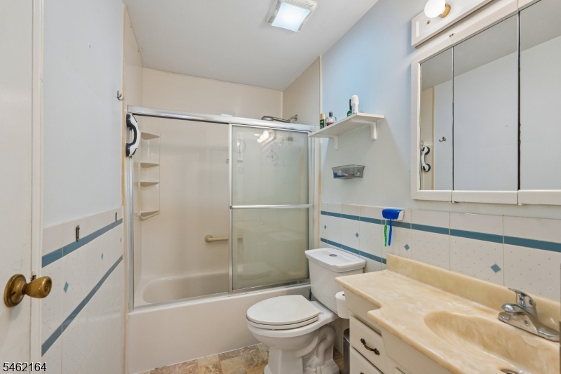 25 Lawrence Dr Property Photo 25