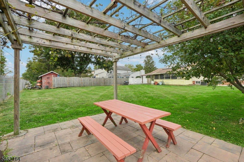 25 Lawrence Dr Property Photo 35