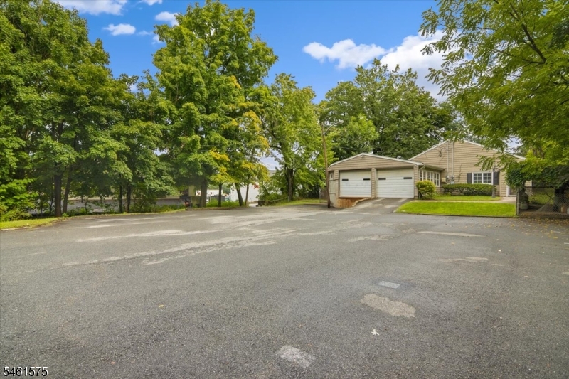 113 Harrison Ave Property Photo 4