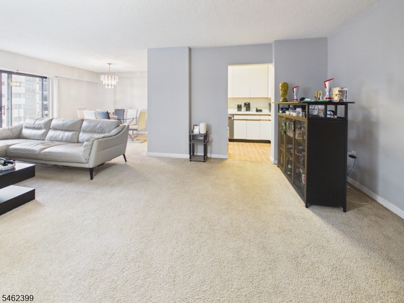 10 N Wood Ave 407 Property Photo 1