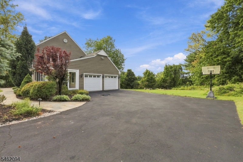 2 Timberline Dr Property Photo 4