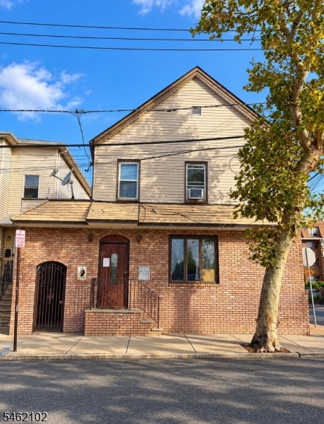 15 Hensler St Property Photo 1