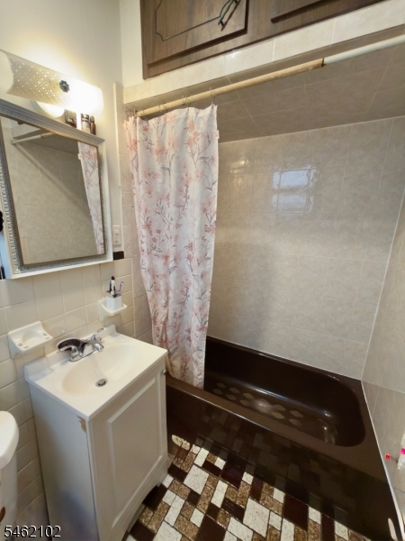 15 Hensler St Property Photo 5