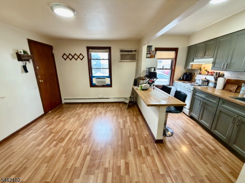 15 Hensler St Property Photo 16