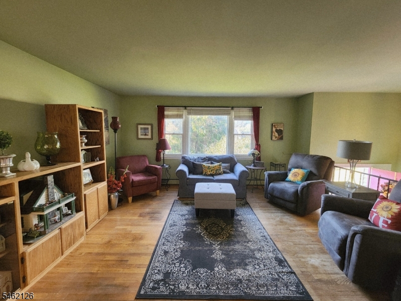 10 Parkview Dr Property Photo 8