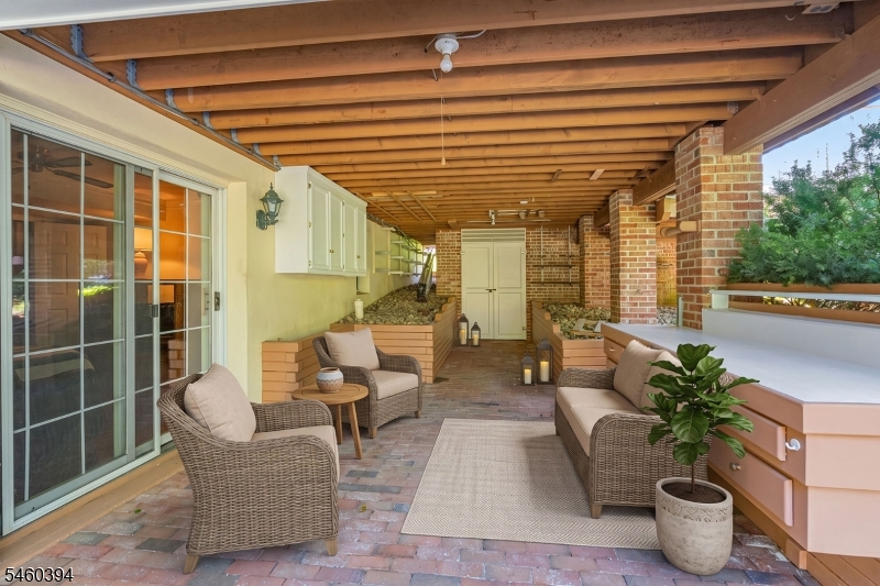 111 Carriage Hill Way Property Photo 43